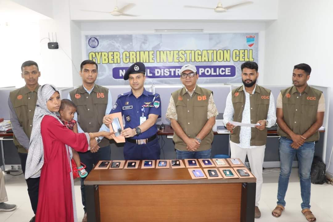 নড়াইলে হারিয়ে যাওয়া ২০টি মোবাইল ফিরে পেল প্রকৃত মালিকরা