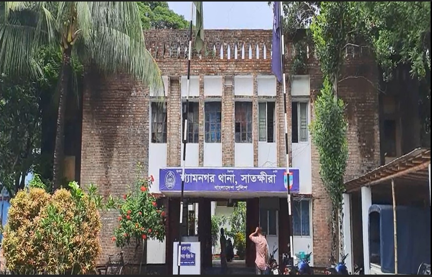 সাতক্ষীরার শ্যামনগরে সড়ক দূর্ঘটনায় ও পানিতে ডুবে দুই জনের মৃত্যু