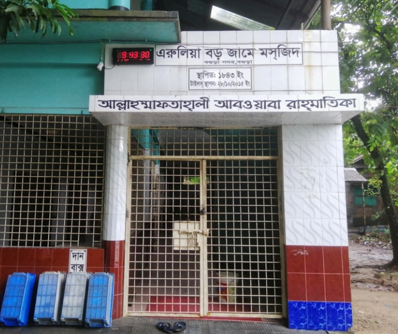 বগুড়ায় প্রাণ বাঁচাতে মসজিদে আশ্রয় নেয়া যুবককে কুপিয়ে হত্যা