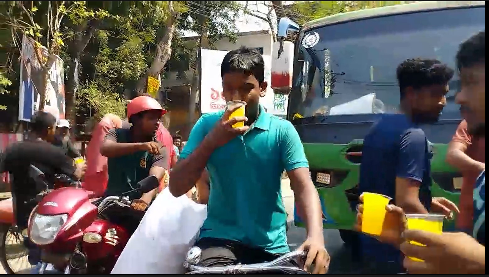 অব্যাহত তীব্র তাপদাহে বিপর্যস্ত সাতক্ষীরার মানুষ