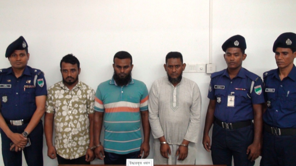 নড়াইলে একটি ওয়ান সুটার গান ও মটরসাইকেলসহ তিন জন গ্রেপ্তার