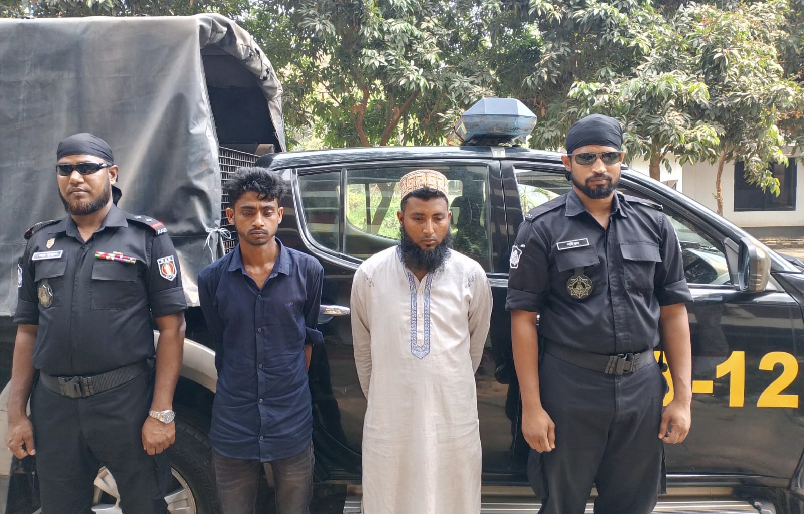 পাবনাগামী ট্রাক থেকে বগুড়ায় ২২ কেজি গাঁজা উদ্ধার, গ্রেপ্তার ২