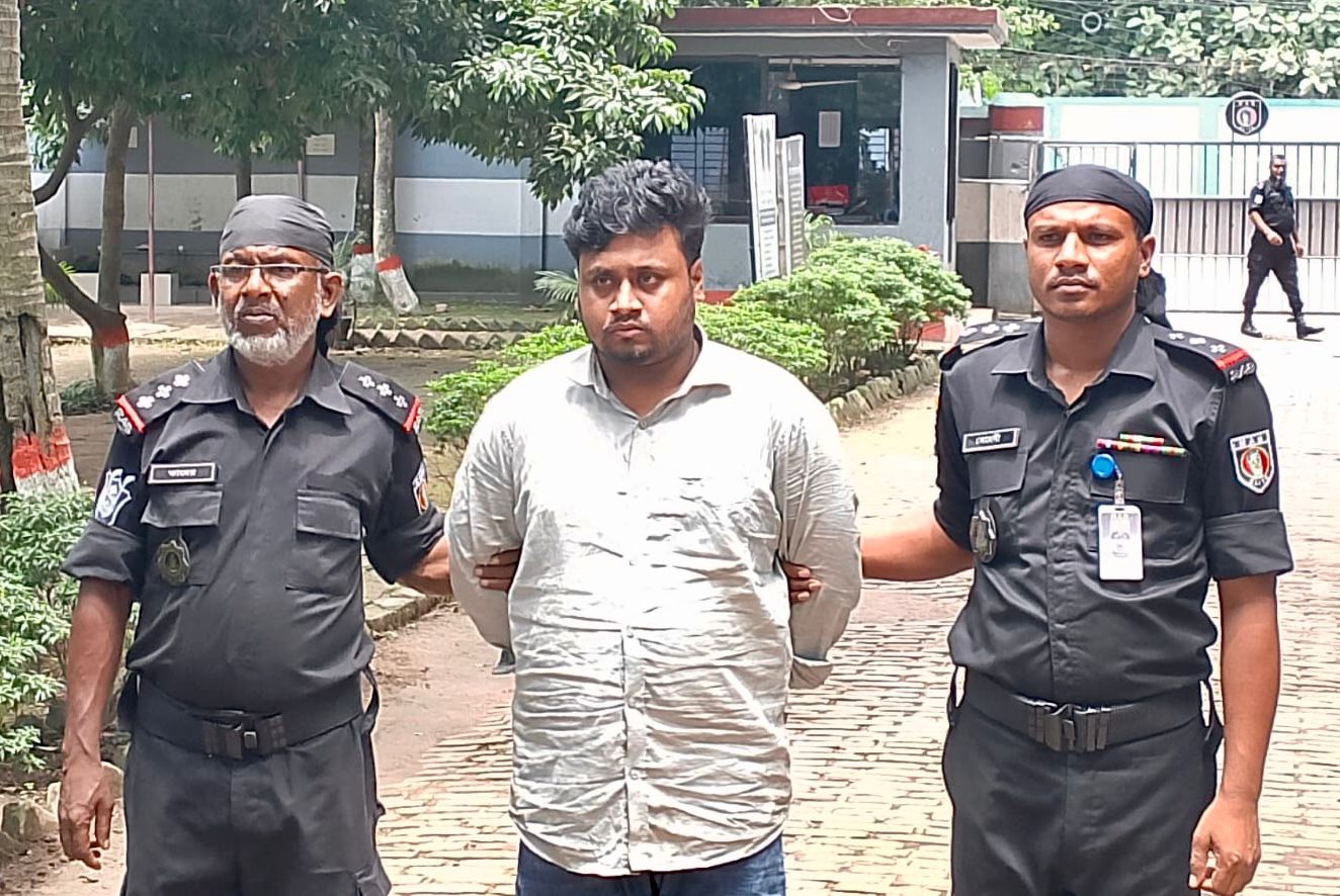 বগুড়ায় এজেন্ট ব্যাংক নিয়ে গ্রাহকের দেড়  কোটি টাকা আত্মসাৎ: মূল পরিকল্পনাকারী গ্রেপ্তার