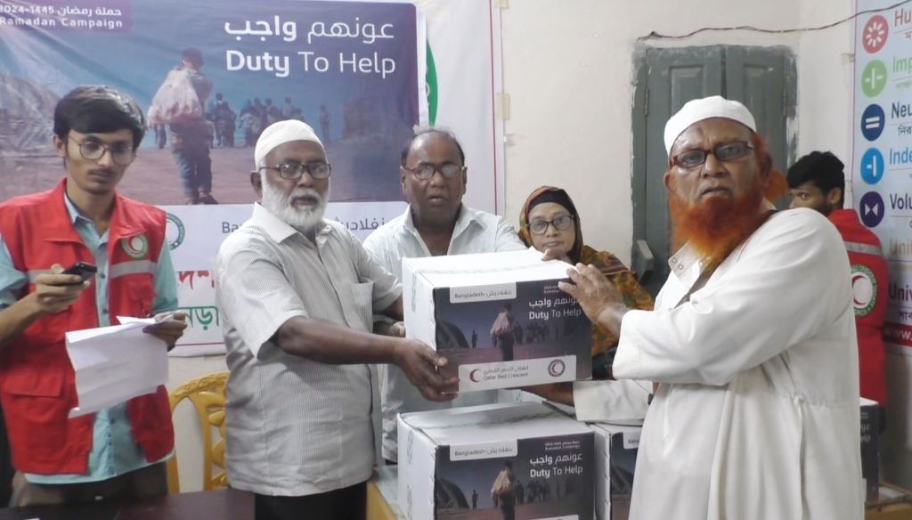 নড়াইল জেলা ইউনিটের পক্ষ থেকে ইফতার সামগ্রী বিতরণ  