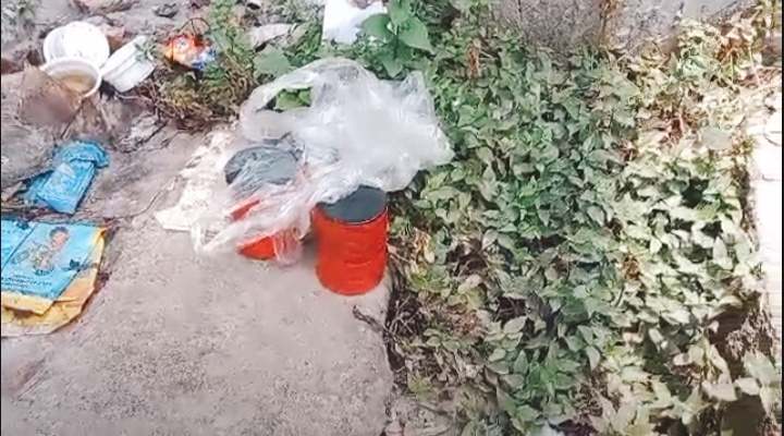 শার্শার বাগআঁচড়ায় চেয়ারম্যান মার্কেট থেকে ৩টি হাতবোমা উদ্ধার