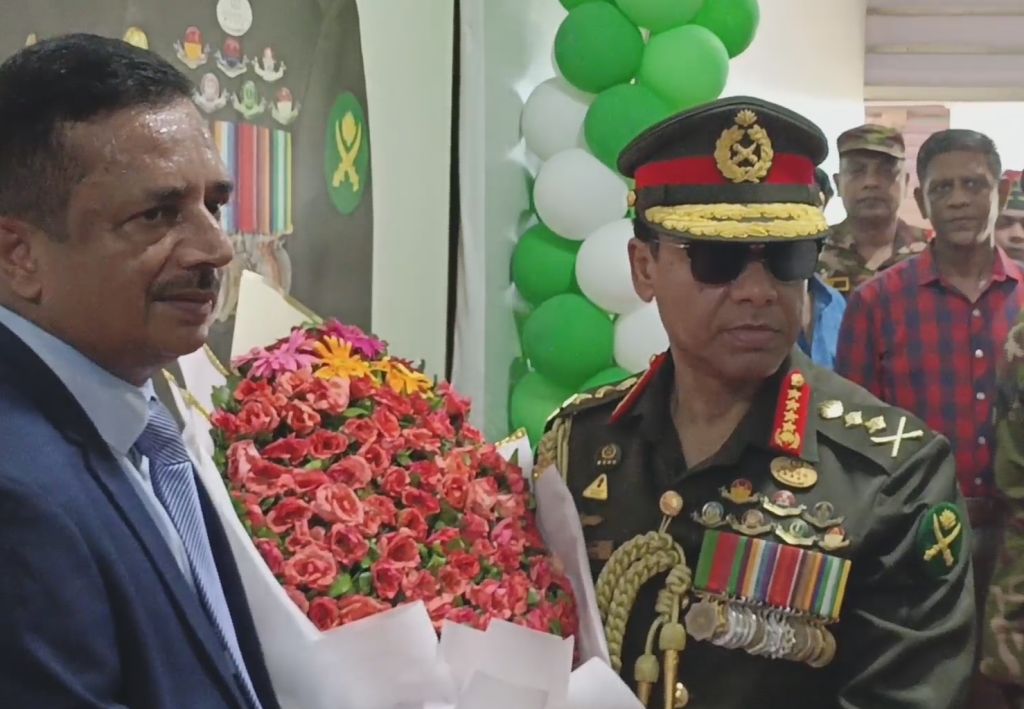 নড়াইলের  লোহাগড়ায় ট্রাস্ট ব্যাংকের শাখা উদ্বোধন করলেন সেনাবাহিনী প্রধান।