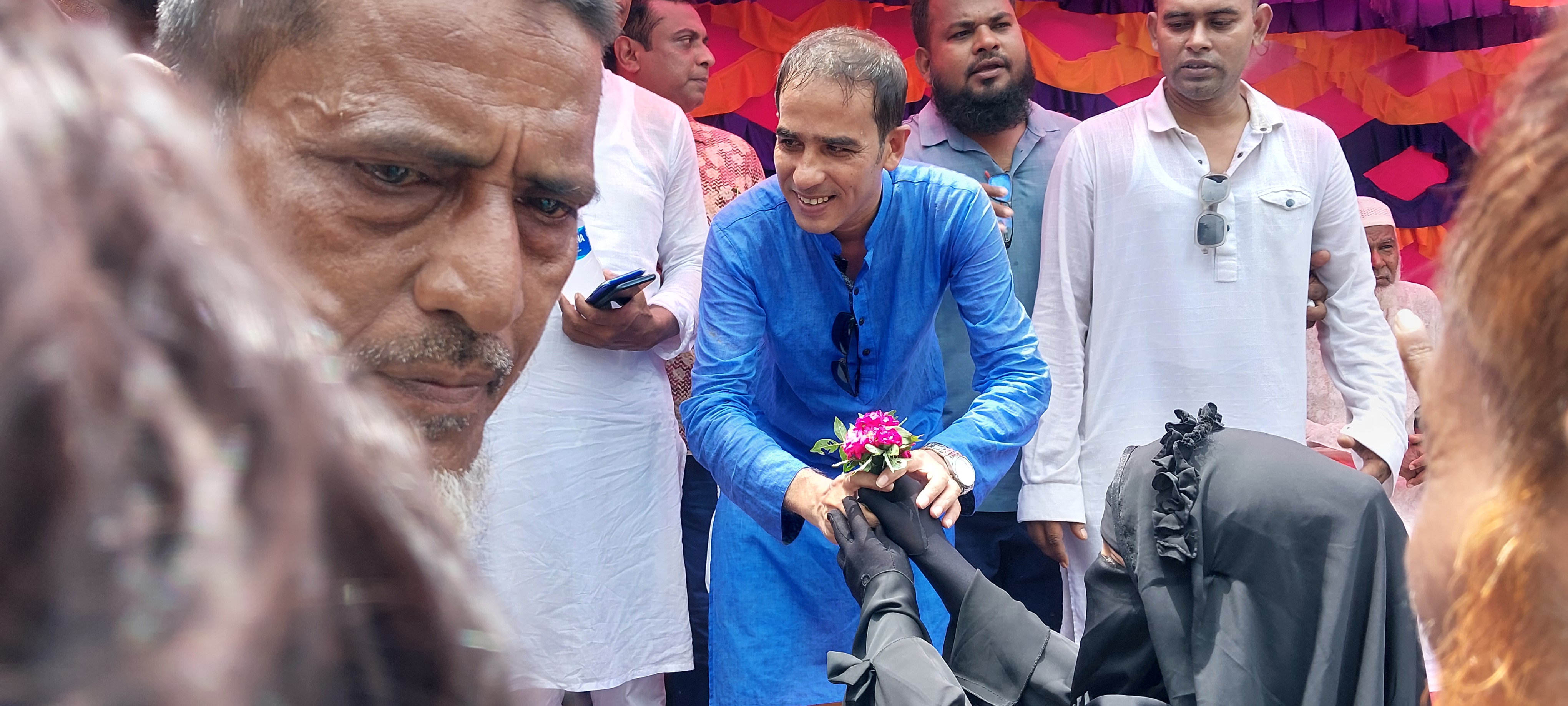 দীর্ঘ ১৫ বছর পর বাড়ীতে এলেন আলমগীর হোসেন সোহান। 