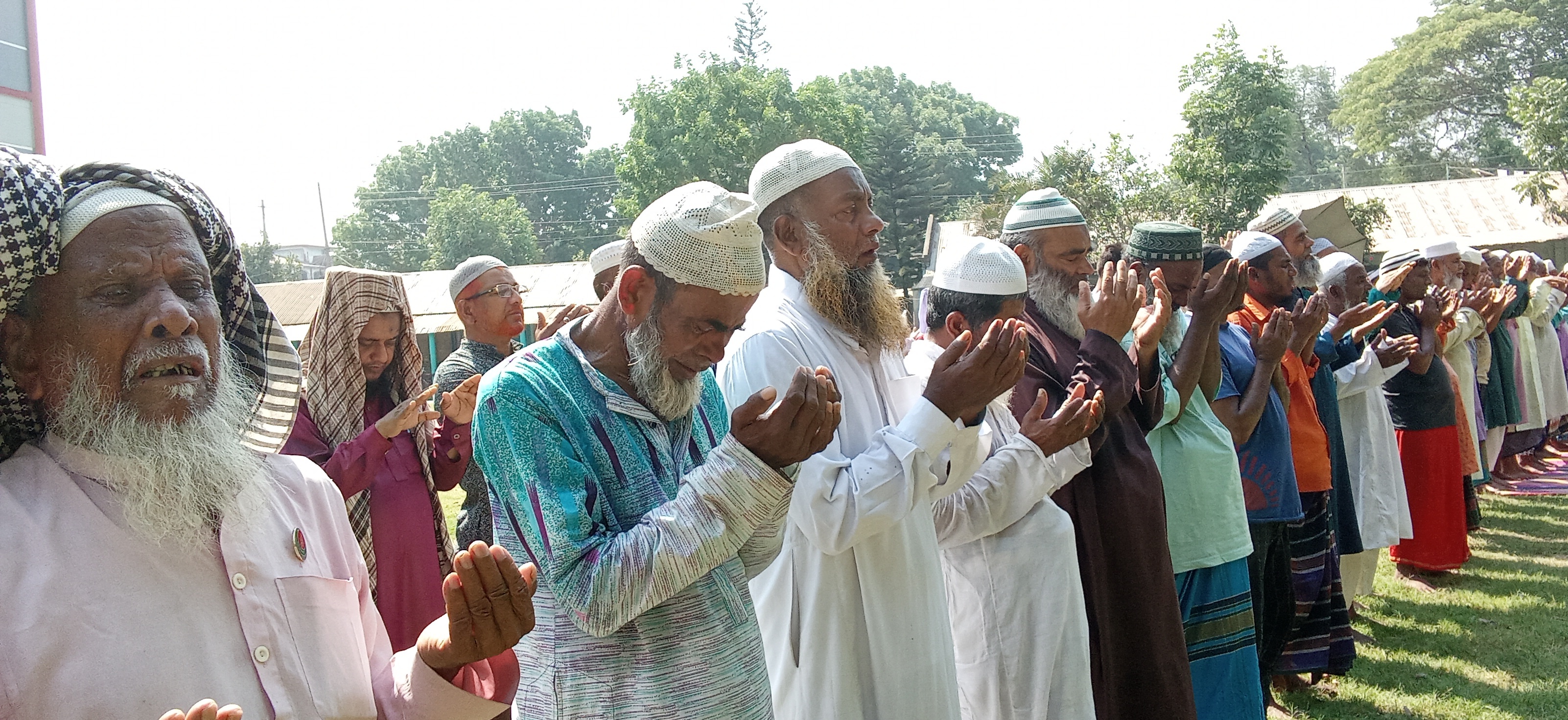 মাগুরায় অশ্রুশিক্ত নয়নে ইস্তিস্কার নামাজ  আদায়! 