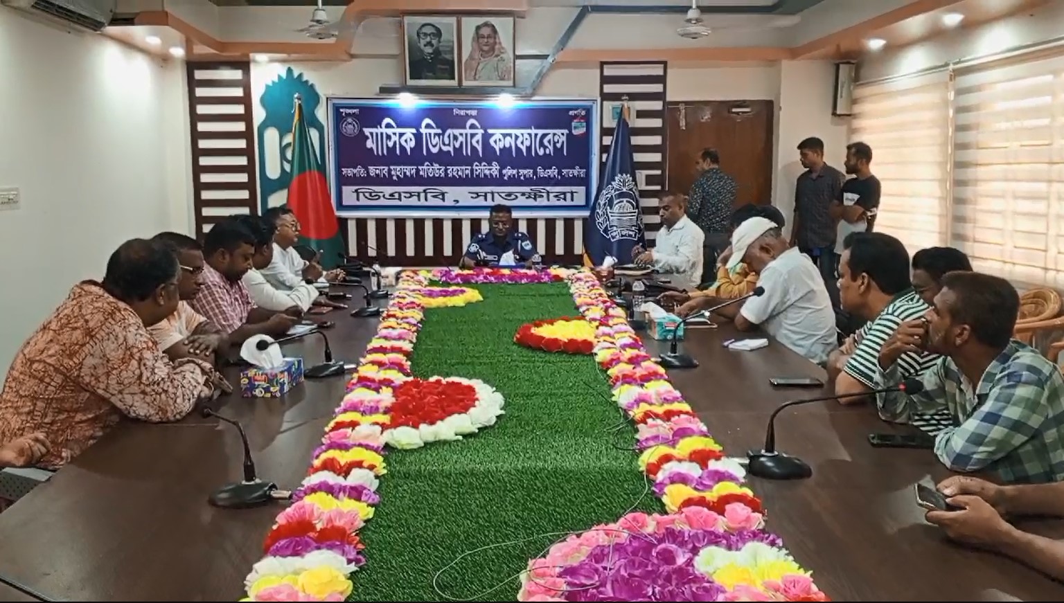 সাতক্ষীরায় কর্মরত সাংবাদিকদের সাথে সমসাময়িক বিষয় নিয়ে পুলিশ সুপারের প্রেস কনফারেন্স