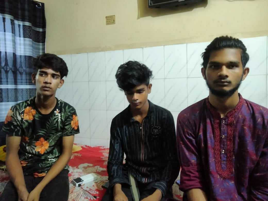 বেনাপোলে দিয়ে  তিন কিশোর পাচার এর সাথে জড়িত বাবু ও হোটেল মৌ এর মালিক লাভলু আটক