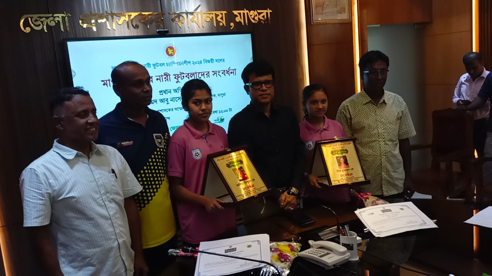 মাগুরায় সাফজয়ী দুই নারী ফুটবলারকে সংবর্ধনা প্রদান