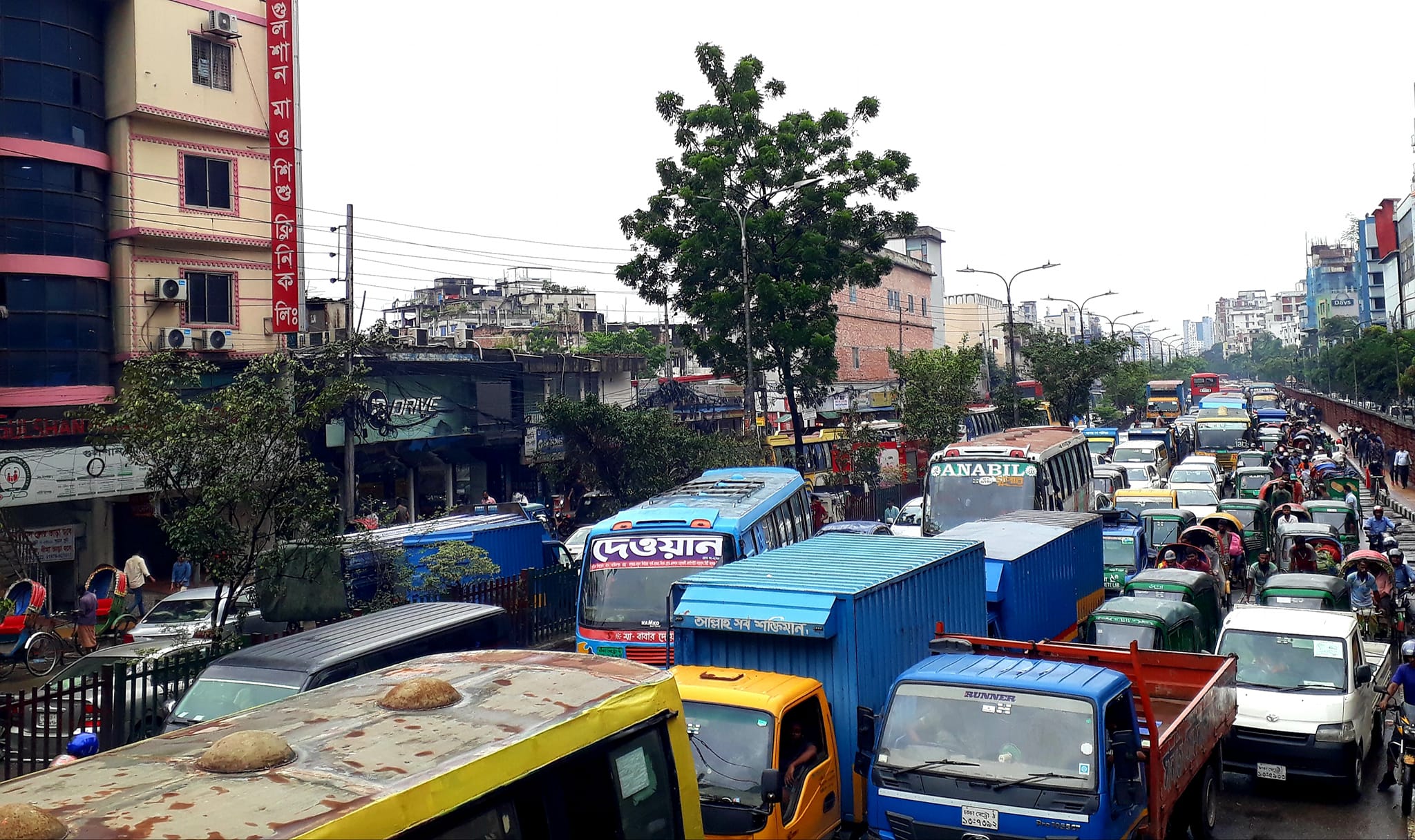 জীবনের শ্রেষ্ঠ জ্যামে পড়েছি আজ