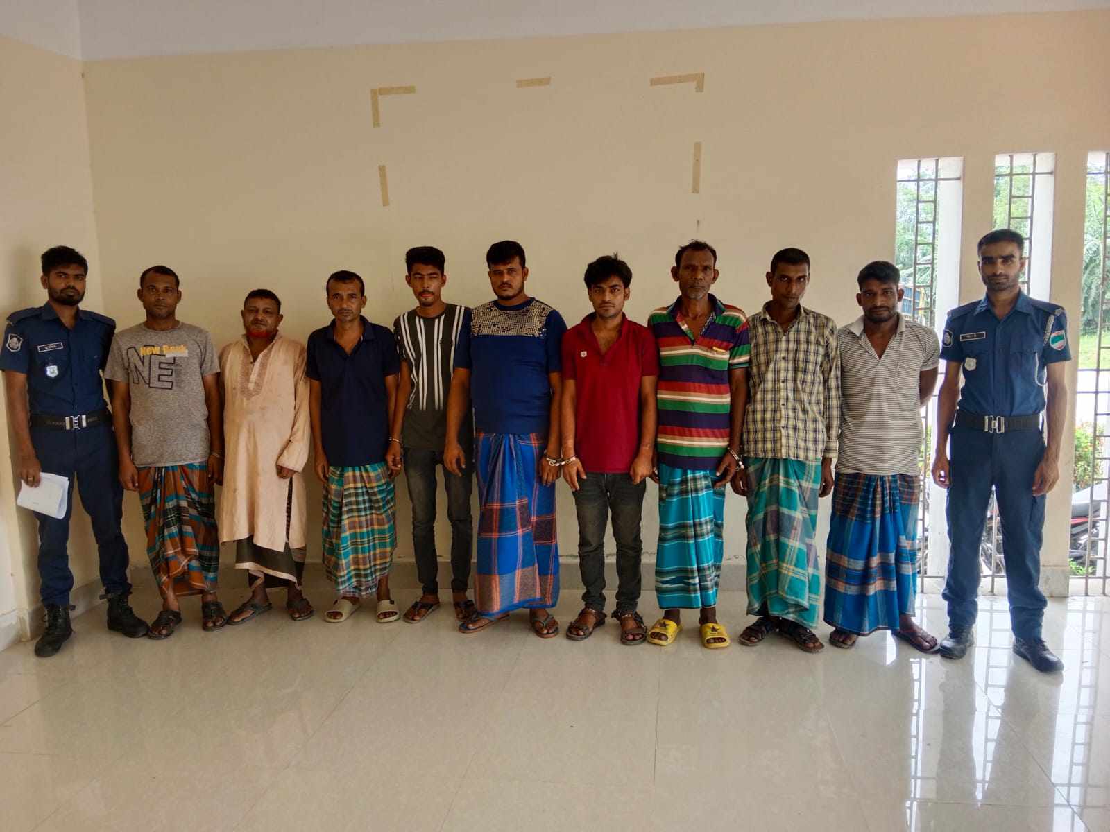 বেনাপোলে ওয়ারেন্ট ভুক্ত ও একাধিক মামলার আসামি মাদক সহ মোট ৯ জন আটক
