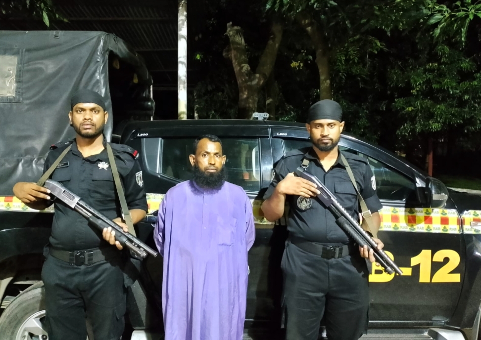 যাবজ্জীবনে সাজা মাথায় নিয়ে ছদ্মবেশে রিকশাচালাত গাজীপুরে, র&zwj;্যাবের জালে গ্রেপ্তার