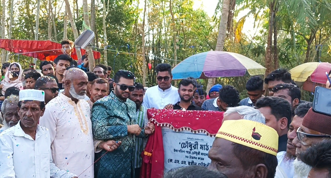 নড়াইলে নিজ উদ্যোগে গ্রামবাসির জন্য খেলার মাঠে করে দিলেন ব্যবসায়ী